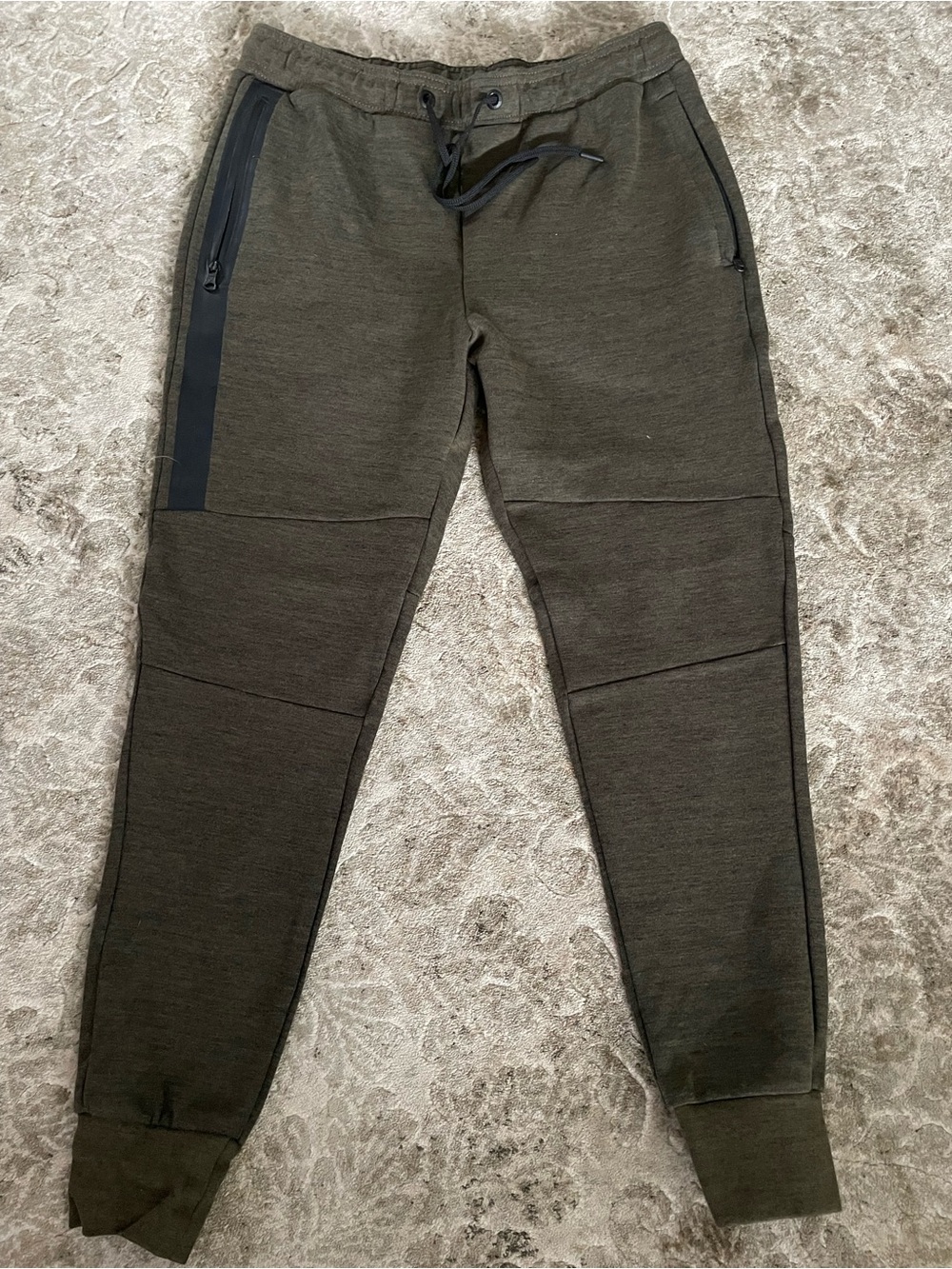 American Eagle Outfitters men’s Activeflex dark green joggers in size medium